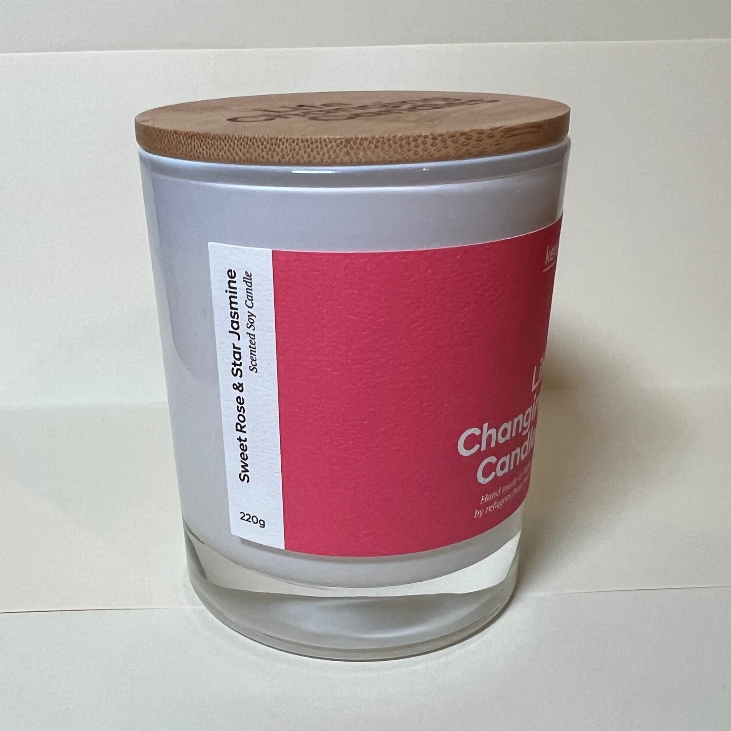 Mid-size candle 220g